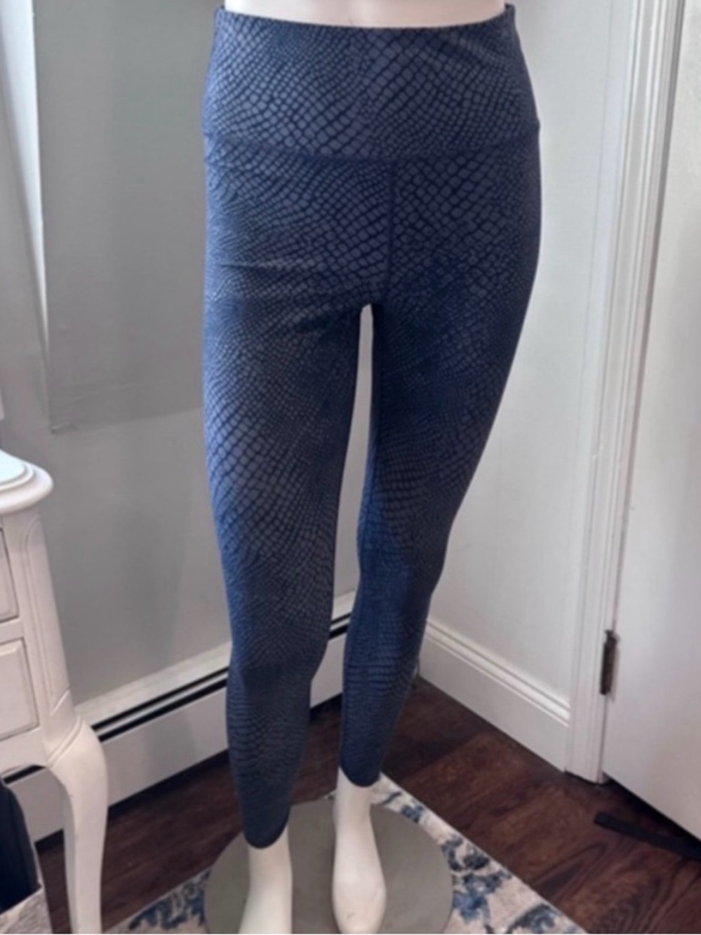 Gap Fit Studio Sky High Legging Blue Gray Snake Print‎ Size Small